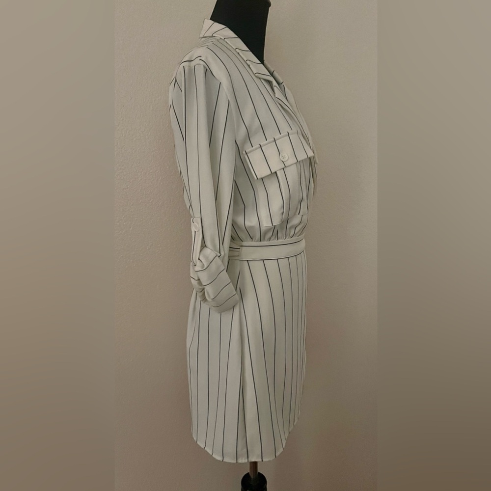 Beckett Dress in White & Navy
MAJORELLE - Picture 8 of 12